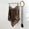Nova Camisa Versátil de Amarrar na Cintura para o Verão de 2025, Conjunto Jeans, Xale, Lenço Triangular de Seda Twill Fresco e Fashion