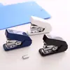 Grapadoras de papelería: Una gama completa de grapadoras Deli de tamaño mediano y que ahorran mano de obra está disponible en stock, con amplio inventario y entrega rápida