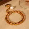 Pulseira de Pérolas de Água Doce com Concha Europeia e Americana de Alto Padrão Pulseira de Corrente Cubana de Aço Inoxidável Dourado 18K Joia de Mão Feminina Que Não Desbota