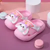 Novos Tamancos de Desenho Animado Super Fofos Antiderrapantes Respiráveis para Uso Externo para Meninos e Meninas, Chinelos Infantis de Solado Macio Atacado para o Verão