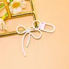 Llavero de lazo de cuentas estilo INS de colores con cinta, colgante de aleación, accesorio para niñas, charm para mochila, accesorio de hebilla para puerta