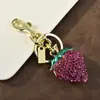Nuevo Llavero de Metal Joyería Linda de Fresa Anillo de Llave de Diamante Colgante Llavero de Bolsa Accesorios al por Mayor