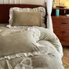 Conjunto de quatro peças de roupa de cama de inverno estilo francês, grau A, veludo de leite com renda plissada em relevo, capa de edredom e lençol de cama espessados e quentes 4