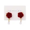 Aretes de flor rosa de terciopelo rojo, accesorios para orejas de perla vintage, elegantes aretes de botón nuevos para vestido de novia flockados