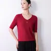 Atacado transfronteiriço, blusa de tricô feminina de manga curta com decote V sem costura de alta qualidade, plus size, adequada para primavera e outono, camada interna quente, manga curta
