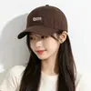 2026 Nueva Gorra de Béisbol Bordada Estilo Coreano para Mujer Versátil para Adelgazar la Cara Gorra de Pico Sombrero para Proteger del Sol al Aire Libre Sombrero Visera