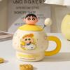 Taza Co-Branded de Crayon Shin-Chan Cerámica de Gran Capacidad Taza con Popote Estilo Pareja Linda Taza Doméstica para Beber con Tapa