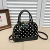 2026 Verão Nova Bolsa Casual Versátil Moda Bolinhas Simples Bolsa de Ombro Transversal Bolsa Concha Atacado Bolsa Feminina