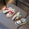 Zapatos para Niños, Niñas y Adultos 2025 Invierno Nuevos de Piel para Niños con Forro de Felpa Calientes de Algodón Zapatos Deportivos Casuales para Niños