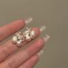 Pendientes geométricos de perlas de agua dulce con circonitas y aguja de plata, elegantes pendientes de moda francesa, pendientes para mujer que combinan con todo, lujo ligero, sentido de alta gama.