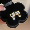 Pendientes Dulces Florales Estilo Bosque Aguja de Plata para Mujer, Versátiles y Adecuados para el Trabajo, Pendientes de Moda y Elegantes con un Toque de Lujo Ligero y de Alta Gama