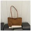 Bolsa Feminina Casual de Grande Capacidade 2026 Simples Camurça Pelúcia Nova Moda Outono Exquisita Para Ir ao Trabalho Sob o Braço Ombro Único