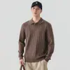 Nueva colección Otoño/Invierno 2026: suéter tejido texturizado de moda para hombre con cuello de solapa, mangas largas y un estilo clásico "old money"