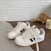 Zapatillas Versátiles de Suela Gruesa Estilo Hong Kong para Estudiantes Mujeres Tendencia Ins Primavera 2025 Nuevos Zapatos Casuales Deportivos Tipo Pan