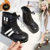 Botas infantiles de estilo alemán nuevo estilo más terciopelo cálido para niños y niñas cremallera lateral casual botas sencillas niños medianos y grandes moda botas de media caña