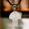 Collar Colgante de Hongo de Piedra Natural Europeo y Americano para Mujer, Cadena de Clavícula de Cristal Rosa Linda con Cordón de Cuero al por Mayor