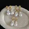 Brincos de Pérola Irregulares Estilo Retrô Francês com Agulha de Prata, Brincos Modernos e Únicos com um Toque de Luxo Leve e Sofisticado para Mulheres