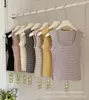 2630# Chaleco Cálido de Doble Cara Cepillado de Proteína de Seda para Otoño/Invierno con Hombros Anchos, Capa Interior con Copas, Ajuste Delgado, Ropa Interior Rayada