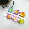Clipes de Cabelo Coloridos de Flor de Plumeria de 4cm Mais Vendidos na Europa e América, Grampos de Cabelo Florais Transfronteiriços, Acessórios de Cabelo da Moda para Festas na Parte de Trás da Cabeça