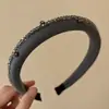 Diadema Ancha Plisada Estilo Coreano con Pedrería Gris y Negra, Versátil para el Viaje Diario, Lujo Ligero, Sensación de Alta Gama, Elegante Accesorio para el Cabello para Mujeres