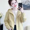 Chaqueta corta con capucha para mujeres petite, nueva moda primavera y otoño 2026, chaqueta casual holgada y versátil