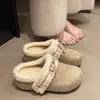 Sapatos femininos de algodão com sola grossa, que aumentam a altura e forrados com fleece; pantufas fofas e peludas para mulheres, adequadas para usar ao ar livre no inverno; Novo estilo 2026, pantufas de algodão fofas para mulheres