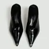 Venta al por mayor Europa América Transfronterizo 2026 Primavera Nueva Llegada Punta Fina Punta Cerrada Pantuflas Mujer Verano Exterior Slip-on Mules Zapatos Individuales