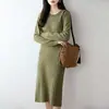 Vestido de Punto de Lana Pura con Cuello Redondo de Manga Larga para Mujer, Color Sólido, Canalé, Cintura Alta, Largo Medio, Nuevo Invierno 2026