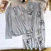 Nuevo conjunto de pijama acanalado de seda helada para mujer 2026, con mangas largas, pantalones largos y un lindo diseño de gato de dibujos animados, perfecto para un look relajado y cómodo de ropa de estar en casa