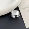 Anel de Borda Larga Fosco para Mulheres Tendência Cool Moda Temperamento Estilo Minimalista Personalidade Anel Aberto Design de Nicho Anel do Dedo Indicador Tendência