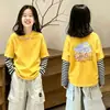 Camiseta de Manga Larga para Niña 2026 Primavera/Otoño Nueva Camiseta de Dibujos Animados para Niños Medianos a Grandes Camiseta Base de Algodón Puro Rayada Falsa de Dos Piezas