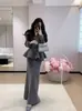 Elegante Conjunto de Tricô Estilo Francês para Mulheres 2026 Nova Coleção Início da Primavera Suéter com Botão Cruzado e Saia Acinturada Conjunto de Duas Peças