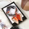 Bufanda Cuadrada de Moda Versátil Estilo Coreano Floral 70% Seda Artificial Pañuelo de Cuello Pañuelo de Cuello de Alto Grado con Puntos Venta al por Mayor
