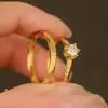Anillo Minimalista de Lujo Ligero Jinqi Color Dorado Anillo Mobius Incrustado con Circonita Regalo de Boda para Novia