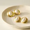 Brincos de Concha e Pérola Estilo Retrô Francês, Aço Inoxidável Banhado a Ouro 18K, Brincos Exagerados e Elegantes, Estilo Europeu e Americano, Brincos Versáteis para Mulheres
