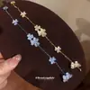 Pulsera de flor de circón de metal chapado en oro real de 18 quilates para mujer, lujo ligero, exquisita y a la moda, joyería de nicho de alta gama