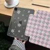 Funda Protectora de Cuadros y Copos de Nieve Estilo Coreano para Tableta Apple iPad Pro, Plegado en Y Mini Separación de Succión Lateral Aire/10ª Generación