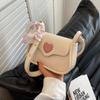 Nova bolsa feminina de verão 2022 ins Versátil nicho bolsa de ombro sob o braço moda lenço de seda transversal bolsa pequena quadrada