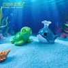 Paisaje en miniatura con tiburones lindos, tortugas pequeñas y otros adorables animales marinos; decoración de acuario, accesorios DIY y adornos pequeños