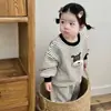 Conjunto de otoño e invierno para niña: conjunto elegante de top y pantalones a rayas, un conjunto de invierno de dos piezas para bebé con forro de polar para abrigarse y para usar al aire libre