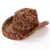 Nuevo sombrero de vaquero occidental con estampado de leopardo de estilo europeo y americano para otoño e invierno, fedora cálido y moderno, sombrero de jazz, sombrero de lana con estampado de leche