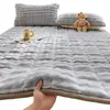 Colchón de Felpa Burbuja de Terciopelo de Leche, Almohadilla Suave para el Hogar, Invierno, Engrosado, Franela Coral, Cubrecama, Protector de Cama, Almohadilla para Colchón, Juego de Tres Piezas