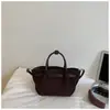 Bolsa de cesta de mão para mulheres 2025 nova bolsa de ombro transversal retrô de camurça fosca transfronteiriça europeia e americana