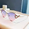 Nuevas gafas de sol retro de metal de ojo de gato, versátiles, de moda, de alta venta, con personalidad, para mujer, adecuadas para fiestas y desfiles, con protección solar