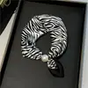 Colar de lenço de seda com pérolas e fecho magnético para mulheres, corrente fina para clavícula de verão, lenço pequeno retrô francês, lenço decorativo para o pescoço