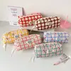 Temporada de Regreso a Clases Estilo Crema Dibujo Animado Cuadros Estuche para Lápices Bolsa de Almacenamiento de Papelería para Niña Estuche para Lápices de Aspecto Elegante para Estudiante Bolsa de Cosméticos