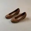 Sapatilhas baixas de couro macio estilo retrô francês, nova coleção outono/inverno 2026, sapatilhas slip-on versáteis e confortáveis para o uso diário e para ir ao trabalho