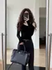 Moda Otoño 2026 Nueva Camiseta Irregular Hueca de Manga Larga para Mujer, Estilo Puro Deseo, Corte Ajustado y Camiseta Básica Adelgazante