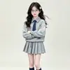 Conjunto de sudadera para niñas, nueva moda de otoño, diseño elegante para niños mayores, estilo universitario, conjunto de dos piezas de falda plisada JK de otoño