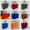 Bolso de mano de fieltro al por mayor de fábrica, bolso de fieltro rojo de red para personas con correo con bolso de mano, bolso de compras de gran capacidad